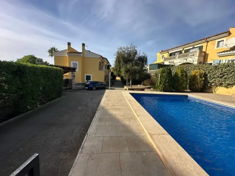 Discover this beautiful semi-detached house in the heart of the charming village of Calvià — photo 1