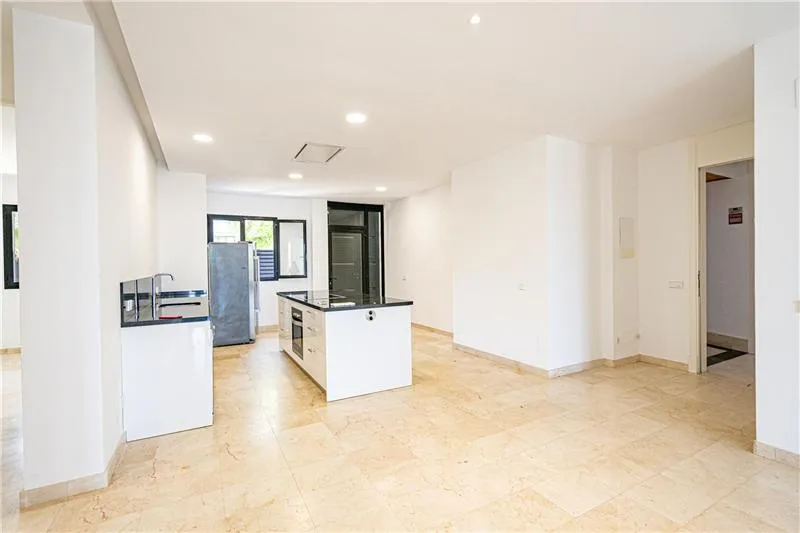 Ground floor flat with a terrace and garden, right on the beachfront with panoramic sea views — photo 3