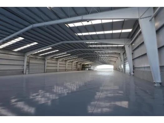 Industrial warehouse, 3700 m² — photo 1
