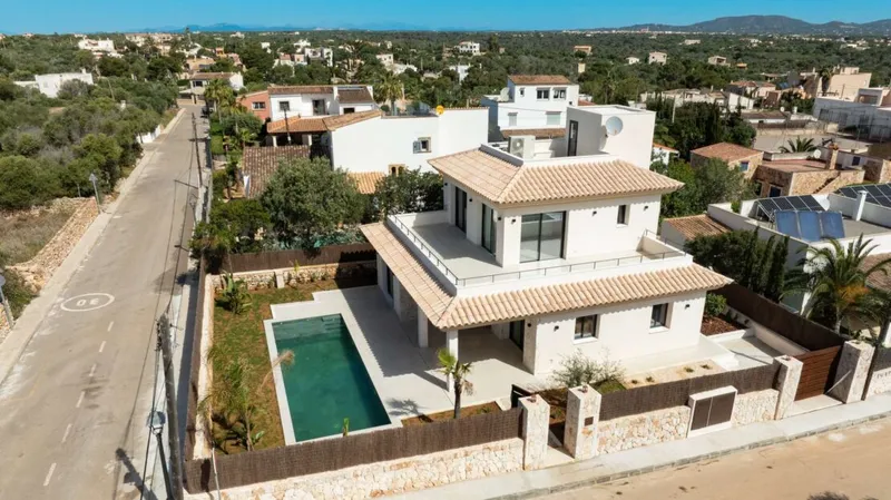 New build villa in Cala Llombards – with sea views and clear architecture near the beach — photo 3