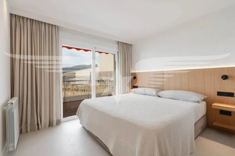 Cala Mayor I High-quality sea view apartment — photo 11