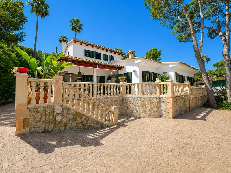 Investment villa with large plot and renovation potential in Nova Santa Ponsa — photo 1