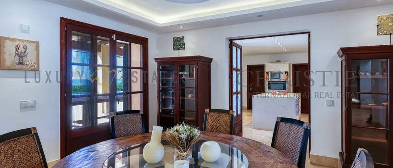Unique finca-style villa in Porto Cristo on the beachfront set on a 50,000 m² lot — photo 8