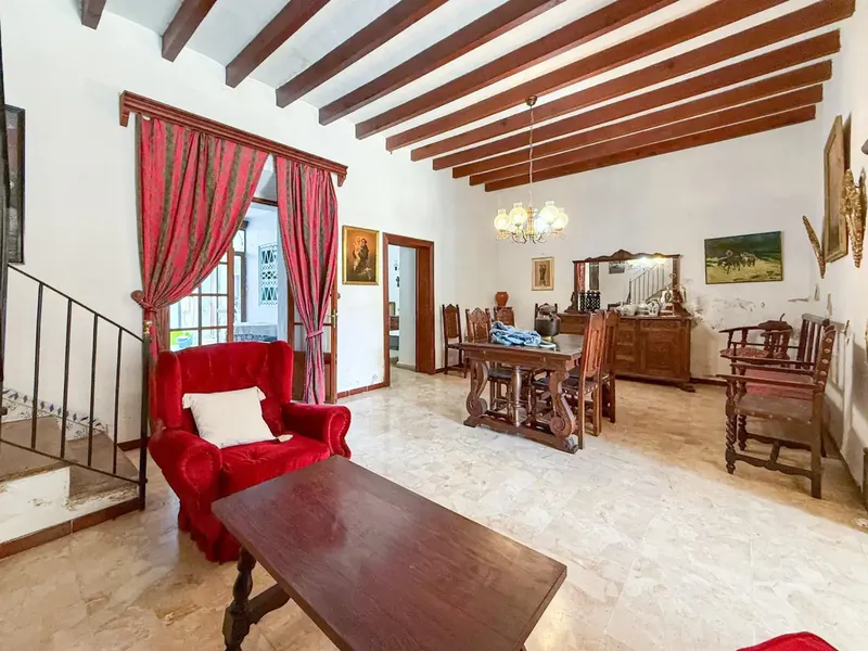 Discover this charming semi-detached house in the picturesque village of Consell, Mallorca. With a built area of 343 m², this — photo 4