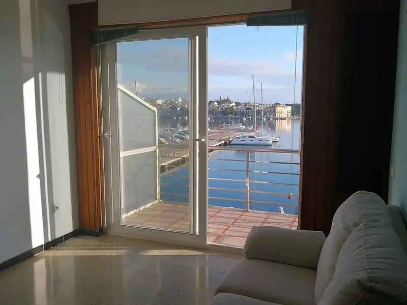 Segundo piso ático en Portocolom ubicado en primera línea de mar de 124m, dispone de salón comedor con chimenea y terraza de unos 6m con vis — photo 2