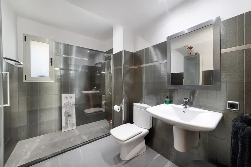 This modern detached house in Marratxí offers an exceptional blend of contemporary comfort, generous living space, and a great environment — photo 11