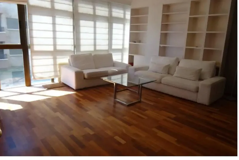Piso con terraza en alquiler en Llevant — photo 2