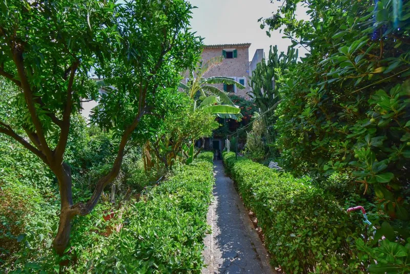 Spacious townhouse with garden near the center of Sóller — photo 1