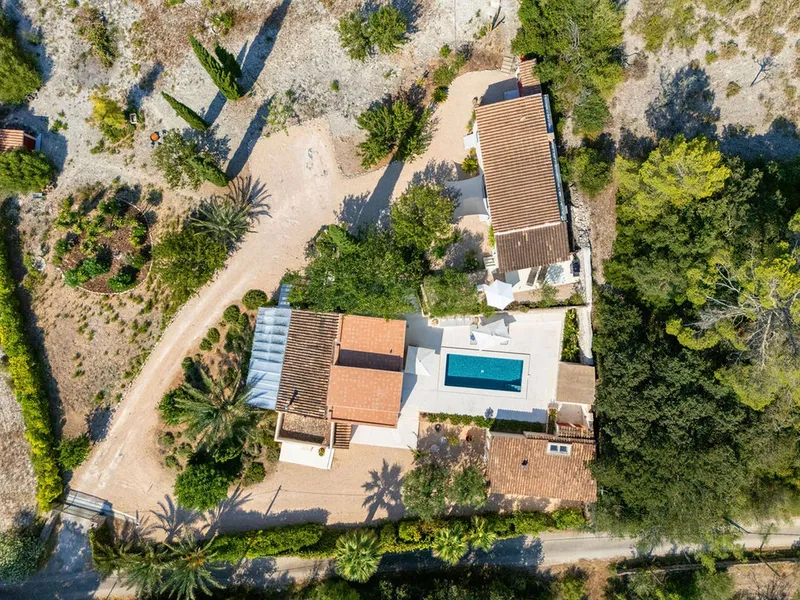Serenity and boundless views: Three buildings on a hilltop near Montuïri — photo 12