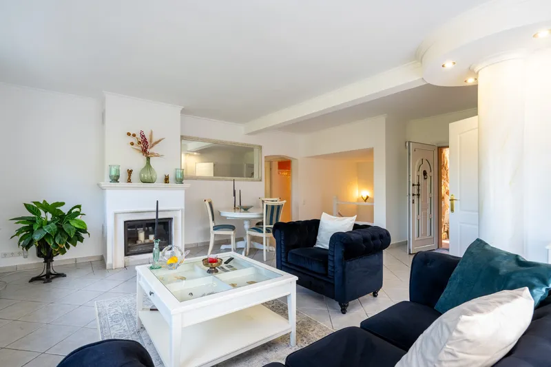 Mediterranean villa with holiday rental licence in a quiet location — photo 9
