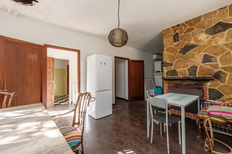 A house with many possibilities and ample space to make the most of. — photo 7