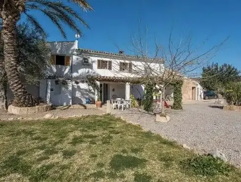 Fantastic rustic estate located just a few kilometers from Pollensa beach, via a dead-end road which gives a — photo 2