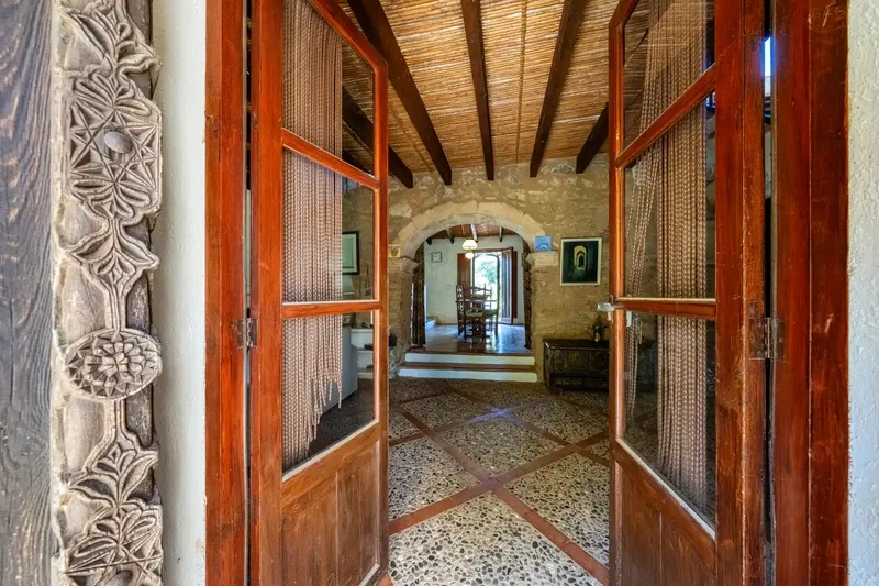 This charming natural stone finca from 1900 combines the authentic character of Mallorca with versatile usage possibilities — photo 3