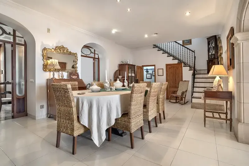 Spacious village house in Selva, Mallorca, with 370 m², private pool, garden and several terraces — photo 3