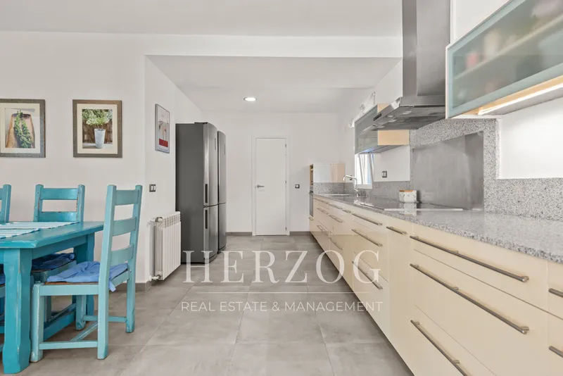 Modern renovated family villa with pool in a quiet location in Paguera — photo 11
