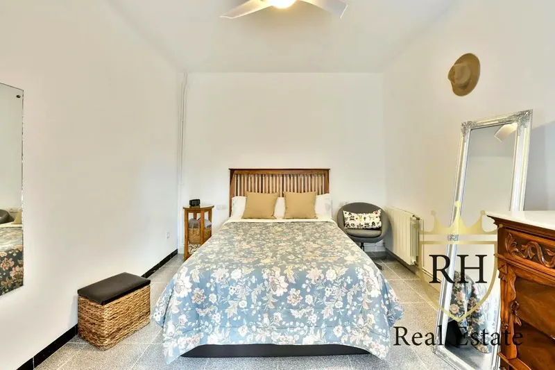 Discover this charming rustic house located in the Establiments area, an exclusive property that combines traditional character with all — photo 6