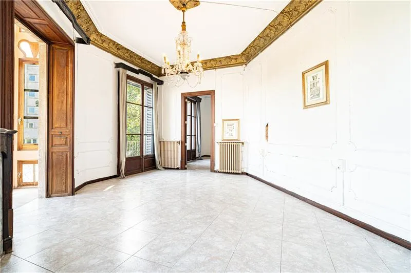 Listed property dating from 1920 next to Plaza España — photo 5