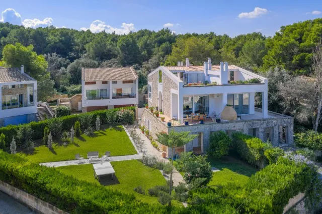 Semi-detached villa for sale overlooking the marina Bonaire, North Mallorca — photo 5
