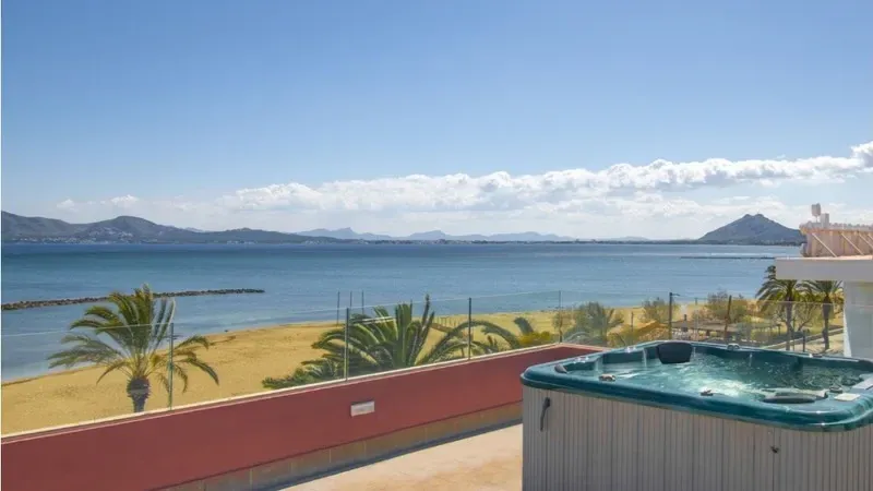 Modern style penthouse with amazing beach and sea views for sale in Pollensa, on the north of Mallorca. — photo 4