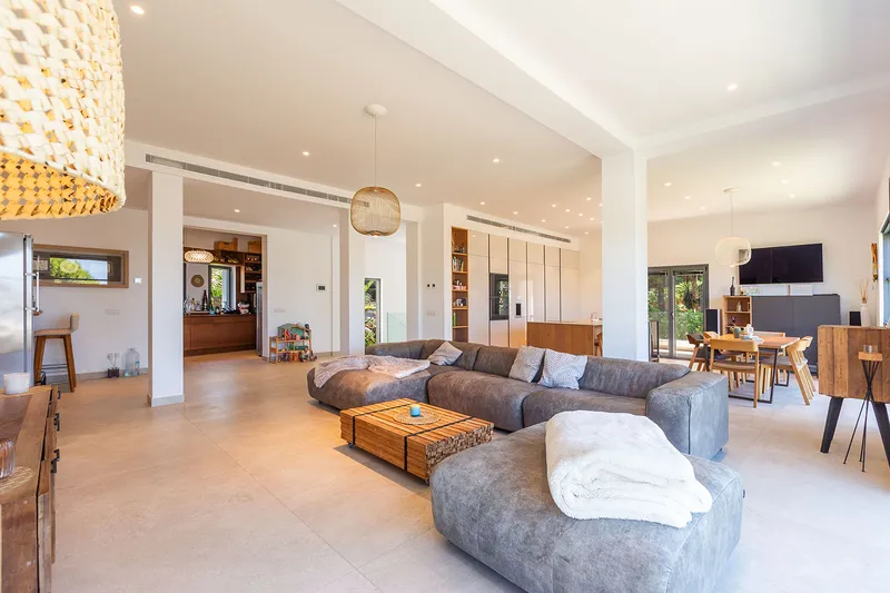 Elegant villa with sea views and spacious outdoor area — photo 5