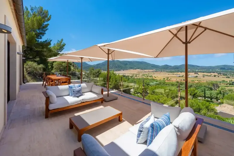 This spacious detached villa for sale in Canyamel is beautifully presented in a chic contemporary style with high ceilings — photo 2