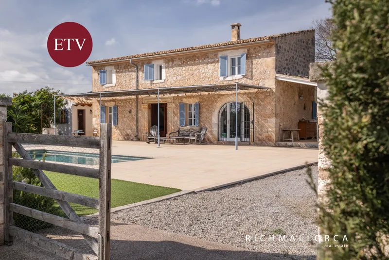 Mallorcan finca with holiday rental licence (6), pool and 25,000 m² near Lloseta — photo 1
