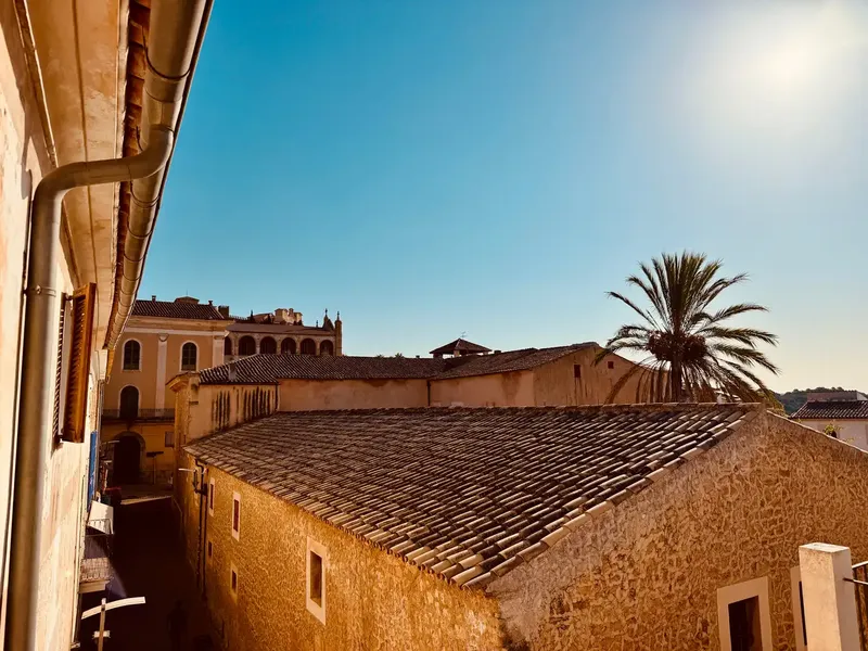 This stylishly modernized penthouse is located in the heart of Artà's old town. — photo 10