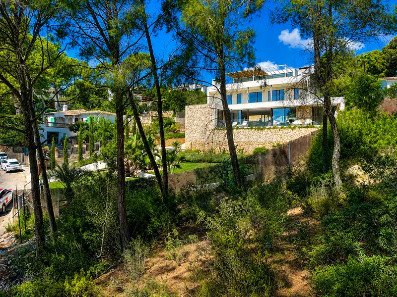 Plot with high investment potential in the prestigious area of Camp de Mar Mas — photo 4