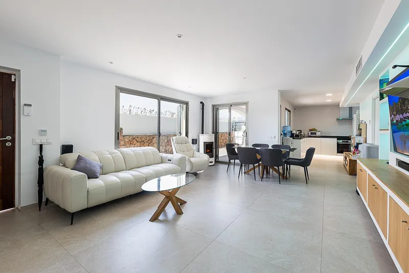 Ground floor with private terrace and pool, 260 m from the sea — photo 6