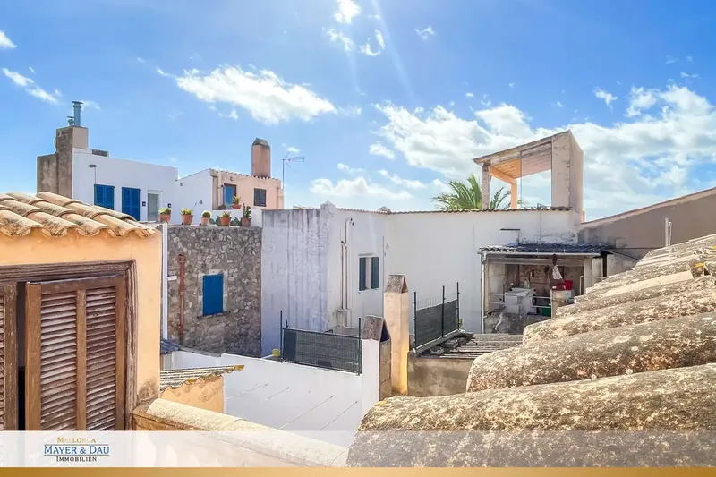 In a highly sought-after location in Artà, this historic house offers an attractive opportunity for investors looking for a project — photo 2