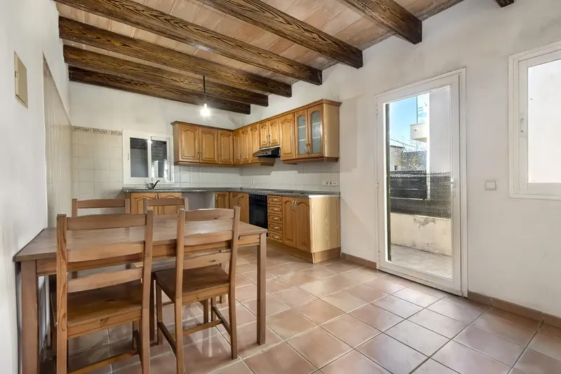 We present a unique opportunity to acquire a detached house located in the Son Ferriol neighborhood. This home, built in — photo 9