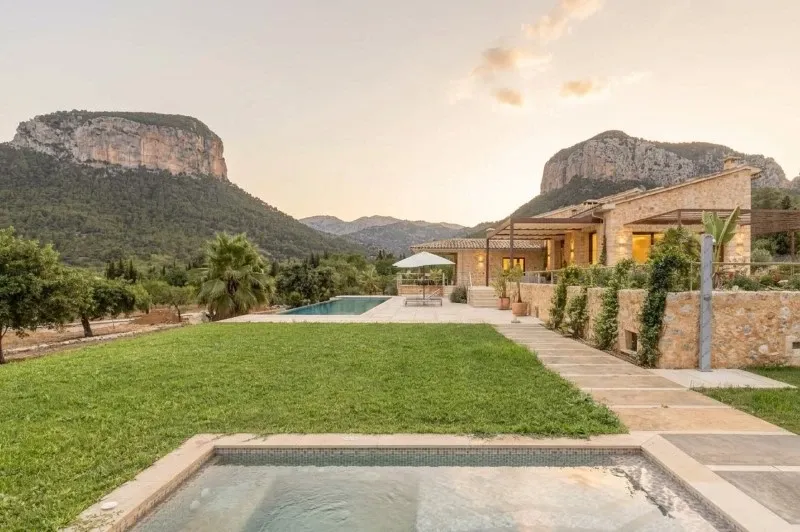 Impeccable newly built rustic finca with stunning mountain views in Alaró and large guest house with its own pool — photo 1