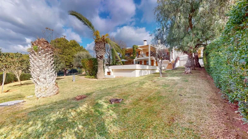 Villa with pool — photo 7