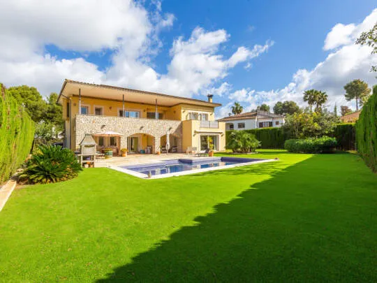 Mediterranean villa with great potential in a quiet location — photo 4