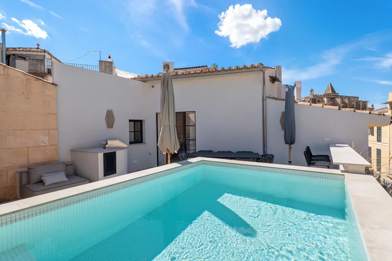 Stylish townhouse in Palma's Old Town with sun terrace & pool — photo 5
