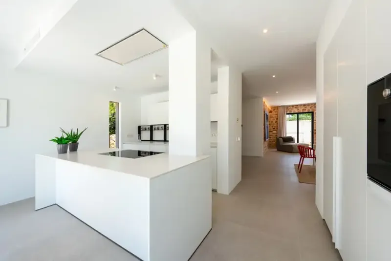 Esta villa de dos plantas de nueva construcción se vende en Santanyí, a solo 2,5 km del pueblo, en una zona tranquila a solo 800 m del mar y — photo 7