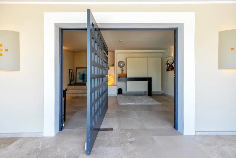 Modern Mediterranean villa with panoramic views of the sea, the harbor and the mountains — photo 11