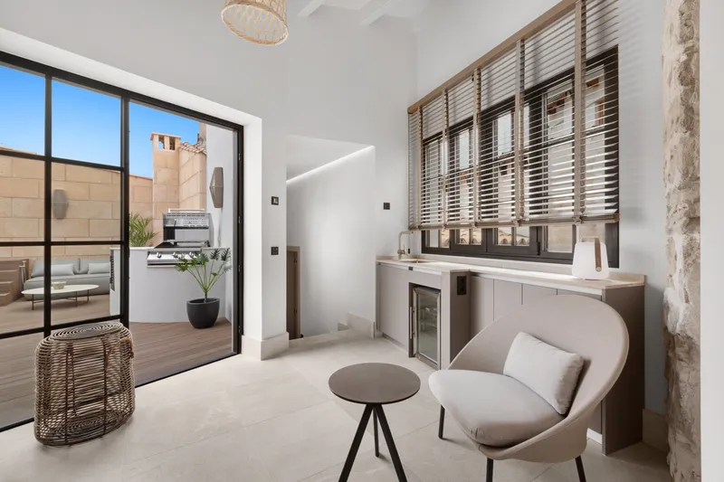 Stylish townhouse in Palma's Old Town with sun terrace & pool — photo 1
