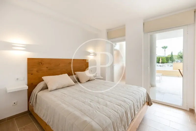 Charming renovated ground floor flat for rent in Cala Bona — photo 11