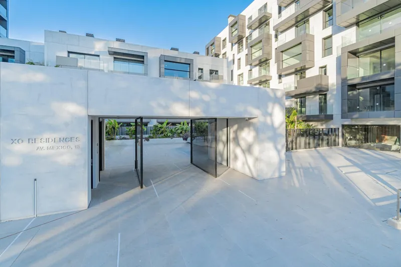 Modern apartment with views — photo 1