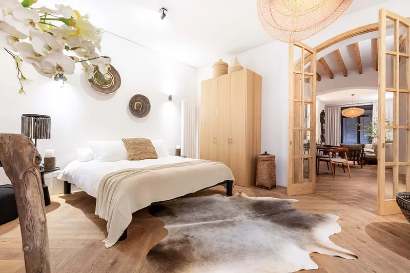 Exceptional Renovation in the Heart of La Missio – Spacious Apartment with Charm and Character — photo 11