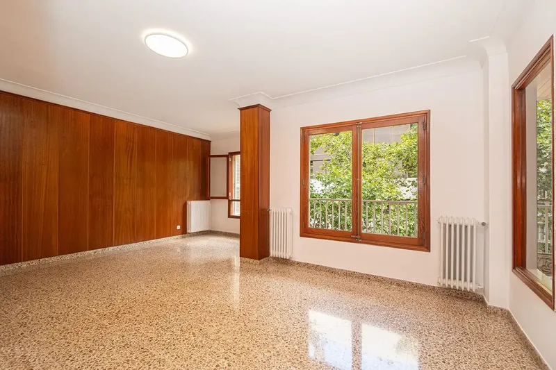 ¿Buscas espacio, una ubicación estratégica y una terraza de ensueño en pleno centro? Te presentamos una pieza inmobiliaria de las que ya no  — photo 8