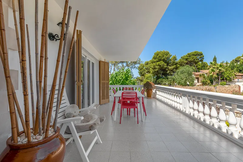 Villa in Santa Ponsa - View of the Mediterranean villa with pool — photo 5