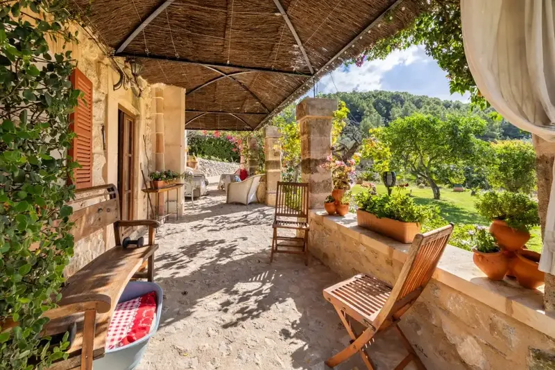 Experience the Mediterranean paradise in this rustic finca in S'Arraco. The property is situated on a cultivated plot of almost 8,000 m² and — photo 6
