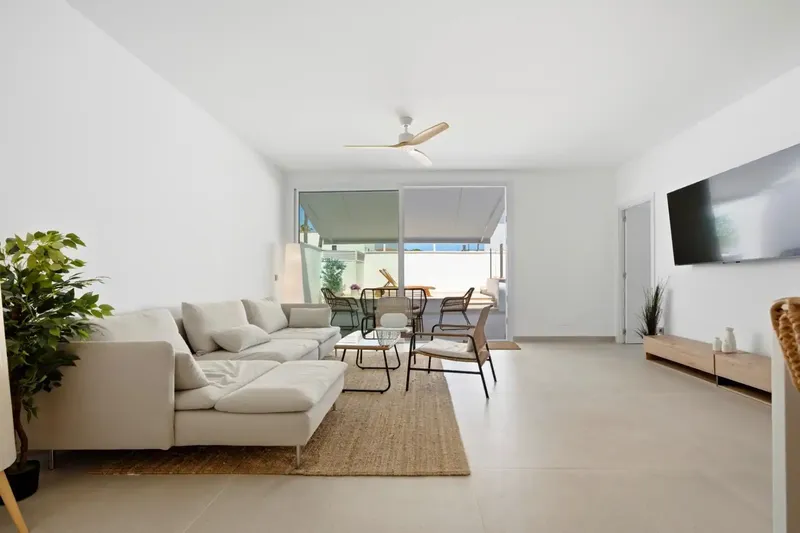 Discover this spectacular high-end ground floor apartment located in the prestigious area of Colònia de Sant Jordi — photo 4
