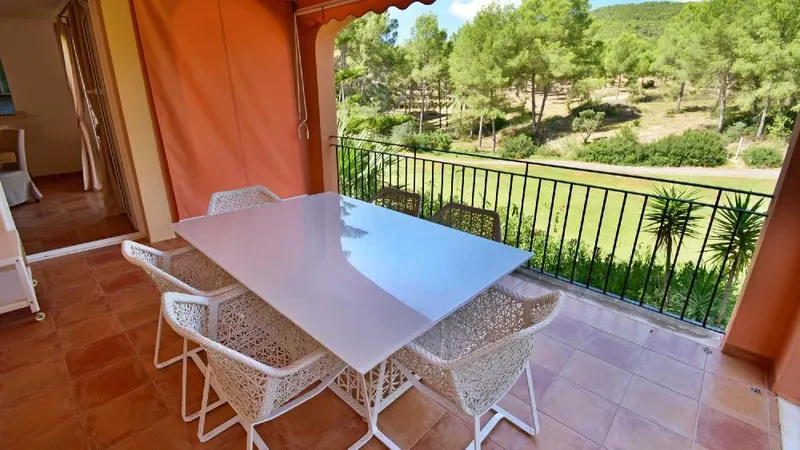 Incredible semi-detached house first line to the golf course in Camp de Mar — photo 1