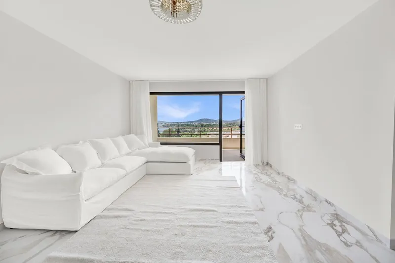 First occupancy after renovation: Exclusive apartment with pool, terrace & southwest-facing balcony — photo 8