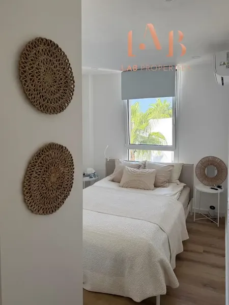 Te presentamos esta atractiva vivienda situada en Cala d’Or, una propiedad que destaca especialmente por sus amplios espacios exteriores y p — photo 7