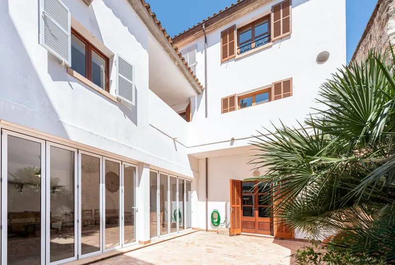 Magnificent village town house with patio and large garage located in the heart of Pollença, the old town — photo 1